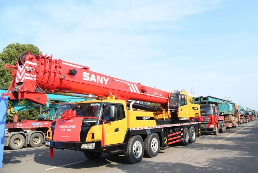 216 second-hand construction machinery set sail, Changsha area strives to build a 100 billion yuan export industry for second-hand construction machinery equipment